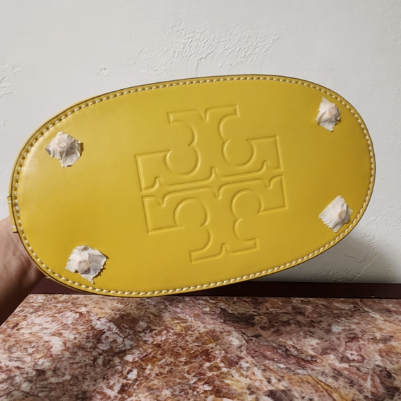TORY BURCH MONOGRAM BUCKET - Picture 5 of 8
